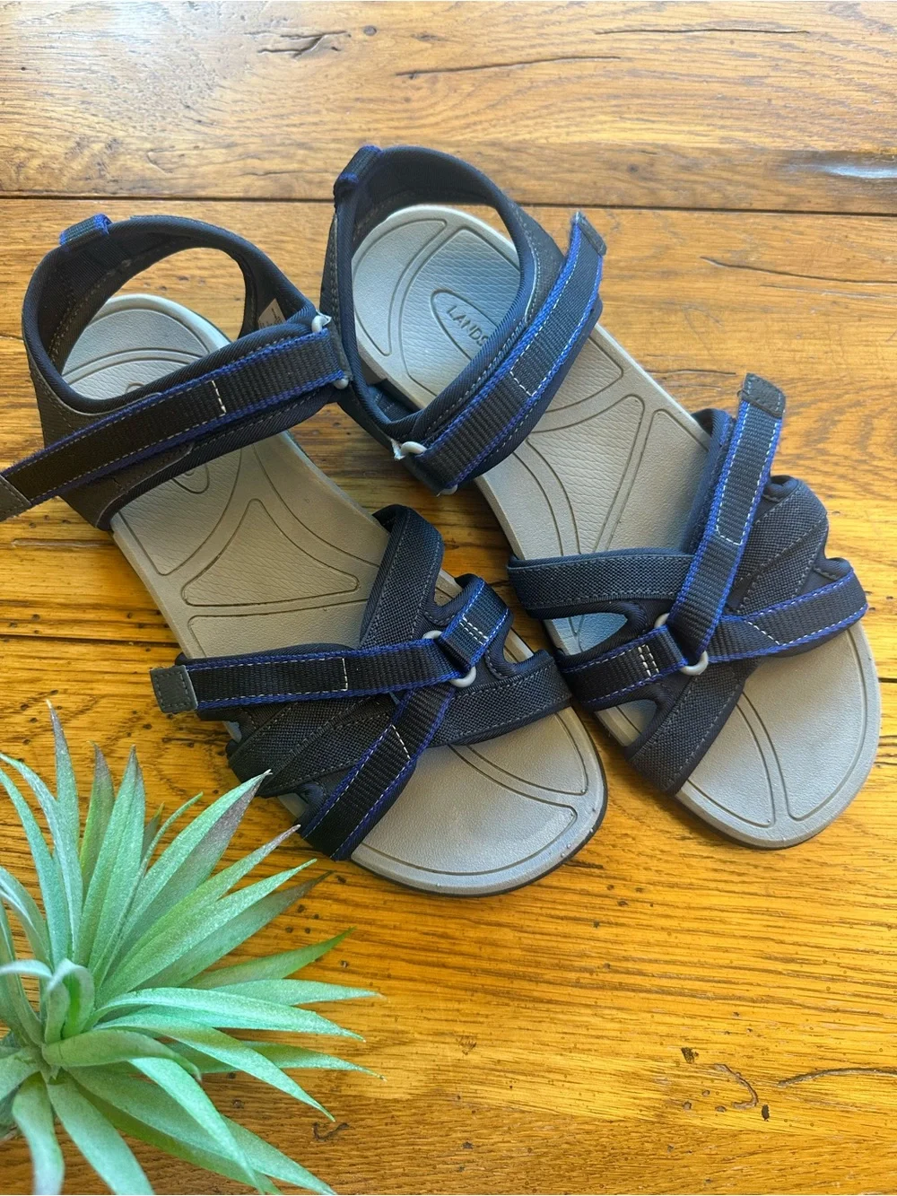 Lands End Cross Strap Water Sandals women’s 8 Radiant Navy